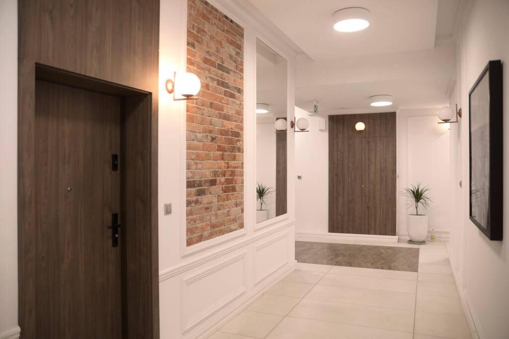 Elegant Apartment In The City Center Wroclaw Exterior photo