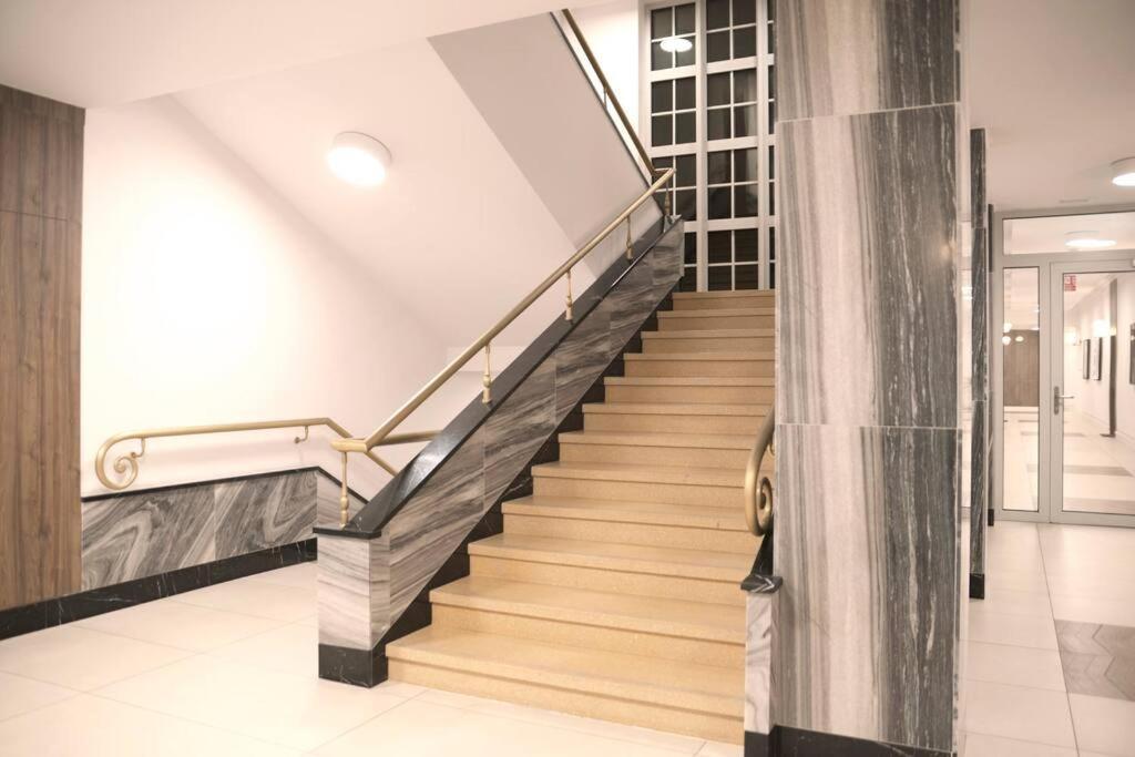 Elegant Apartment In The City Center Wroclaw Exterior photo